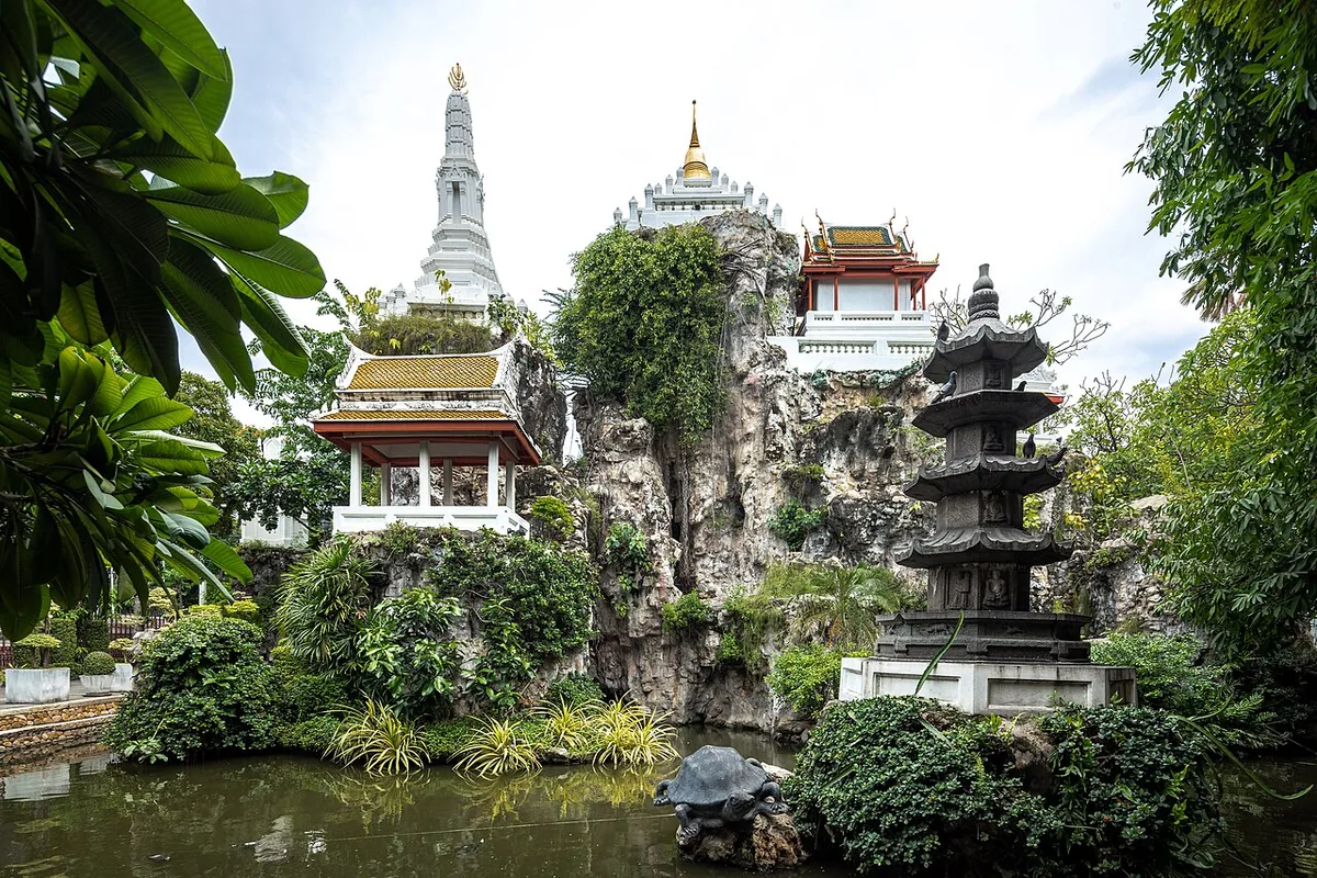 Wat Prayurawongsawat — Wikimedia Commons image