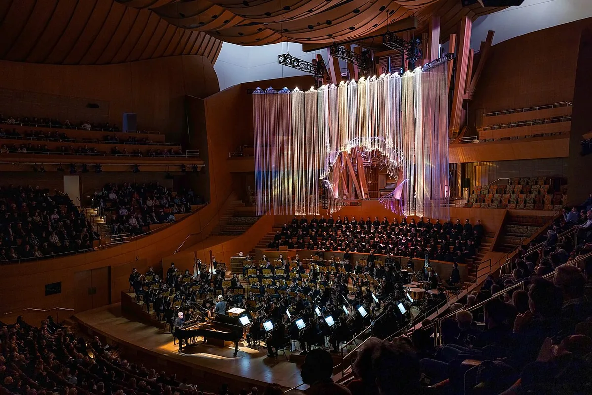 Walt Disney Concert Hall — Wikimedia Commons image