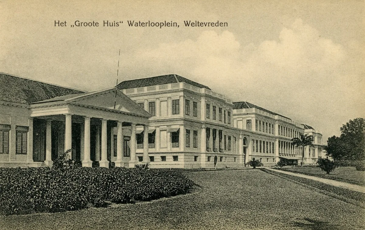 Waterlooplein — Wikimedia Commons image