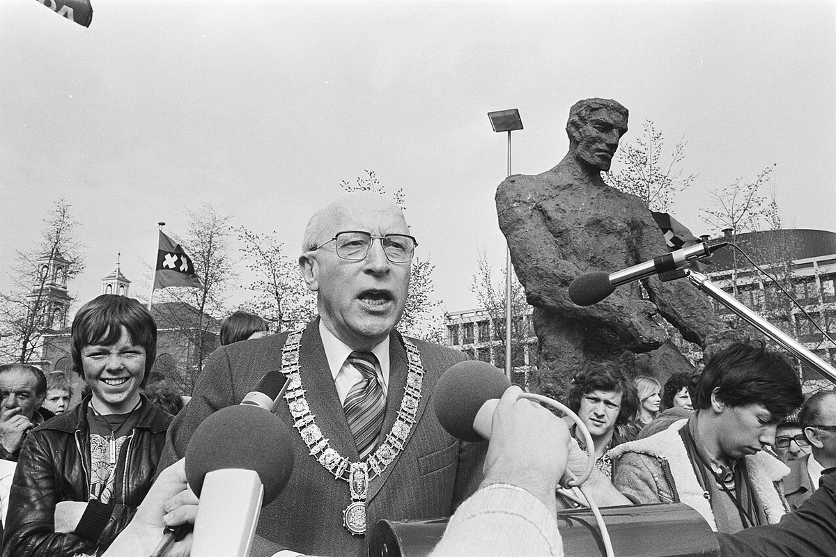 Waterlooplein — Wikimedia Commons image