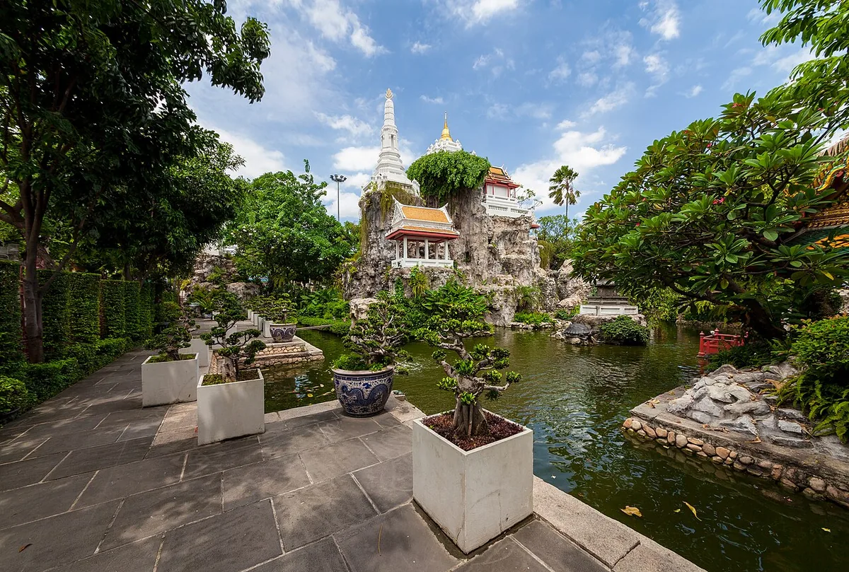 Wat Prayurawongsawat — Wikimedia Commons image
