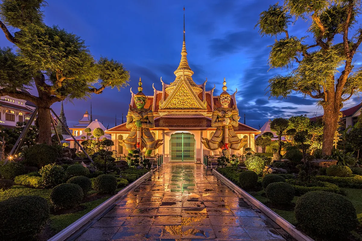 Wat Arun — Wikimedia Commons image