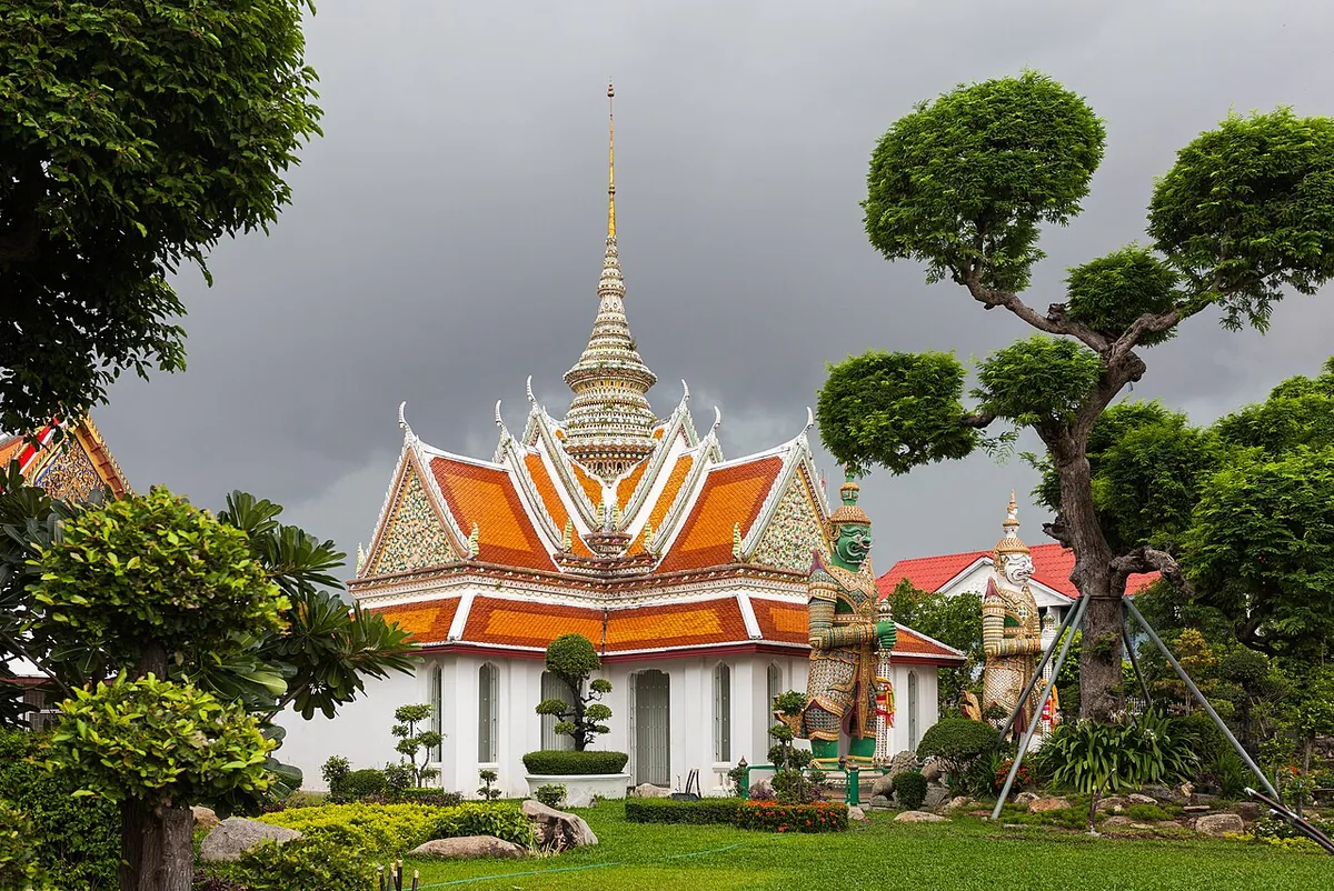 Wat Arun — Wikimedia Commons image
