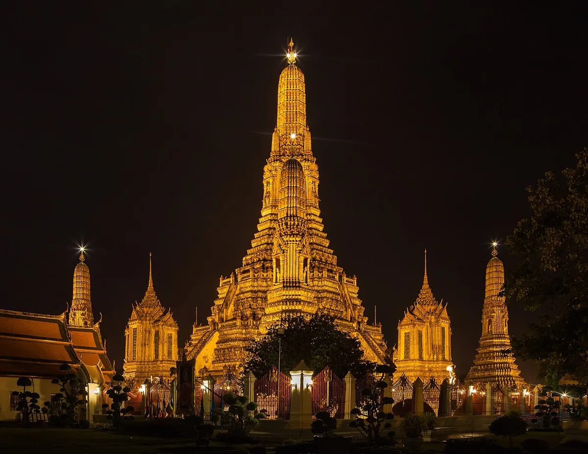 Wat Arun — Wikimedia Commons image