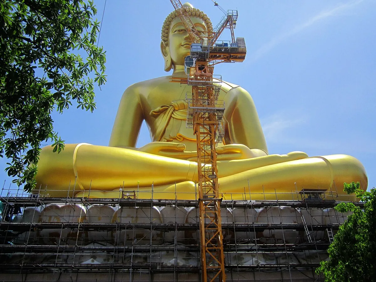 Wat Paknam Bhasicharoen — Wikimedia Commons image