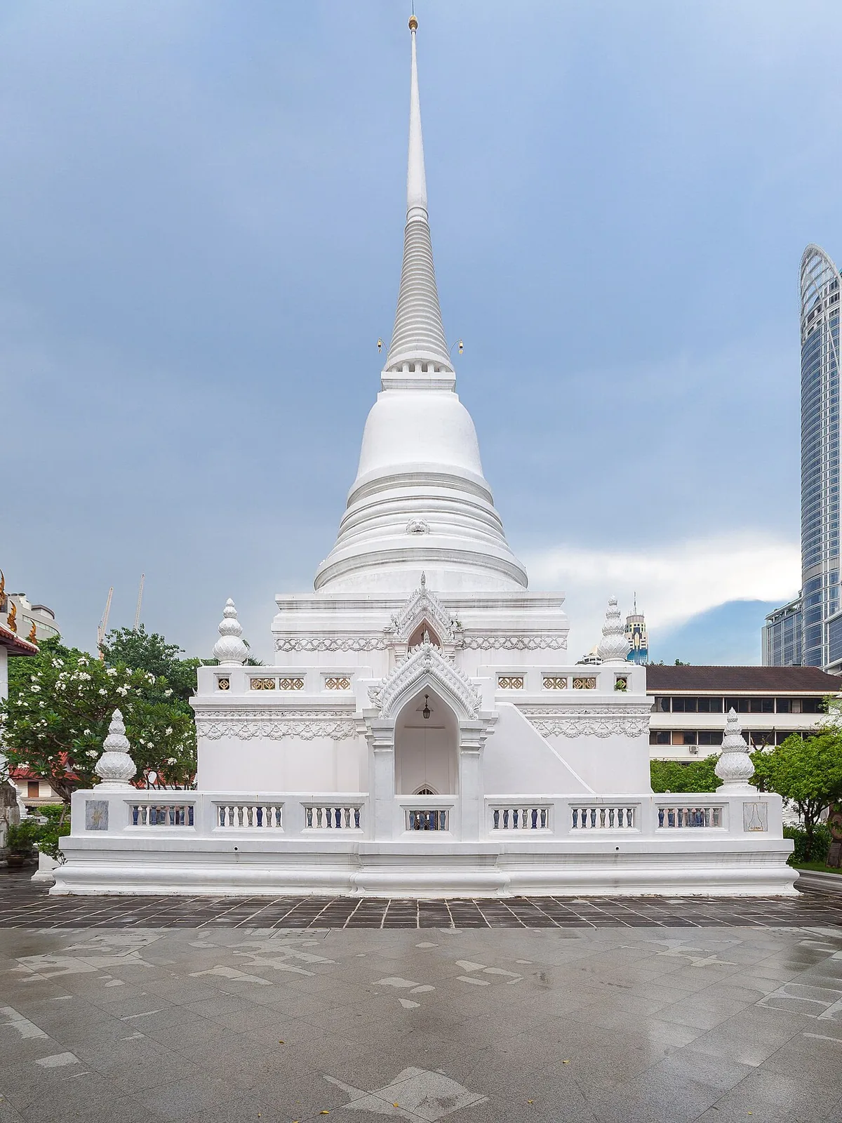 Wat Pathum Wanaram — Wikimedia Commons image