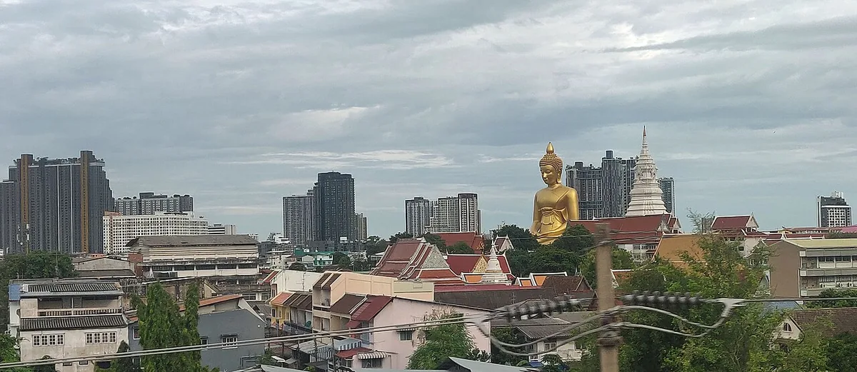 Wat Paknam Bhasicharoen — Wikimedia Commons image